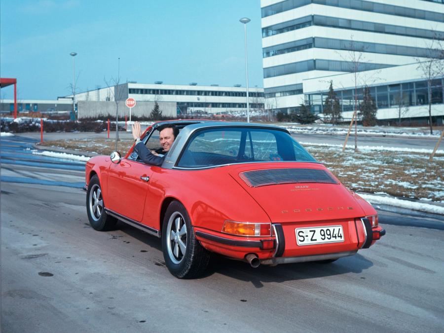  Porsche 911 S 2.2 Targa (911) 1969 года  (фото 2 из 42)